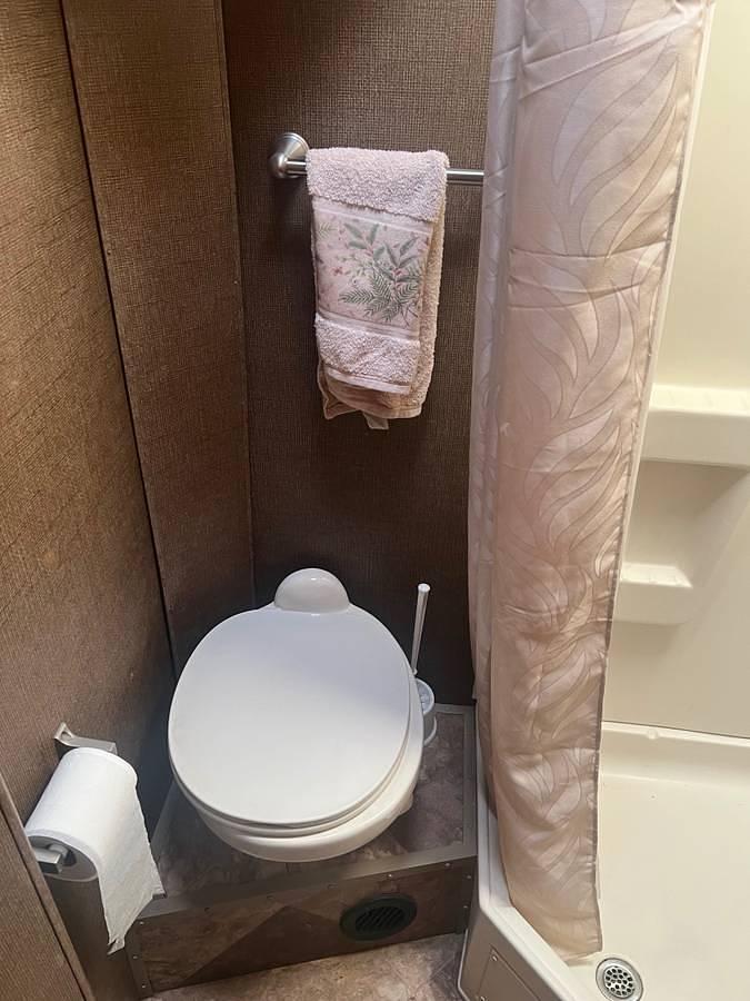 Used 2016 Thor Motor Coach Siesta Sprinter 24Sr Class C Motorhome