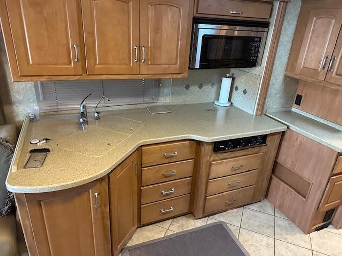 Used 2008 Winnebago Tour 40KD Class A Motorhome