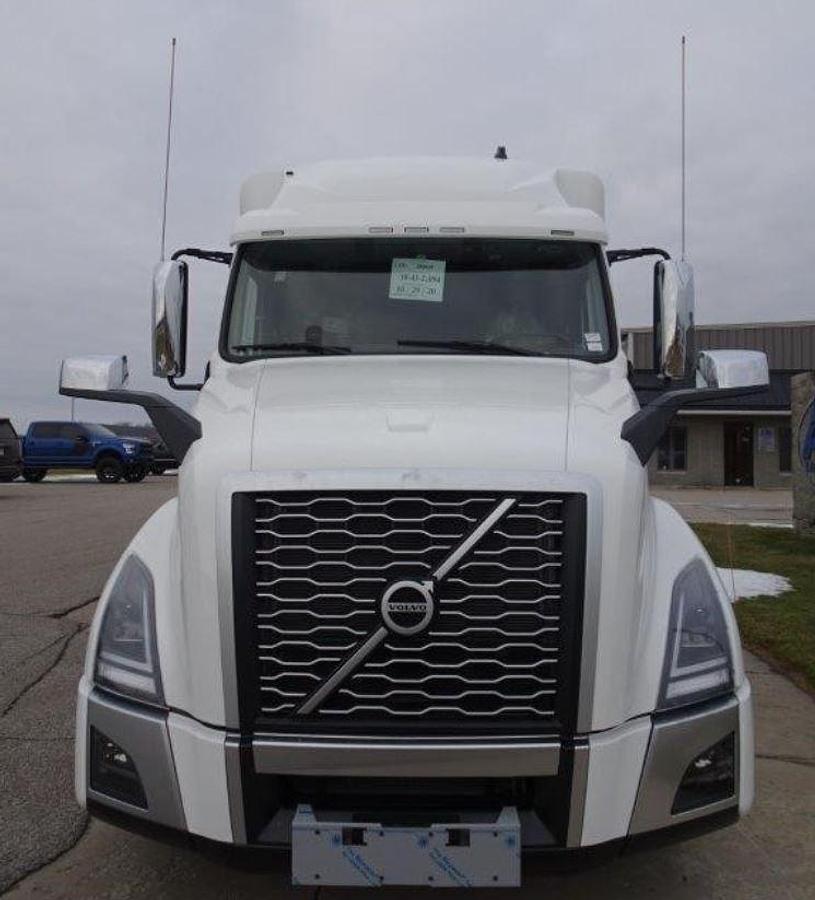 Used 2021 Volvo VNL64T300