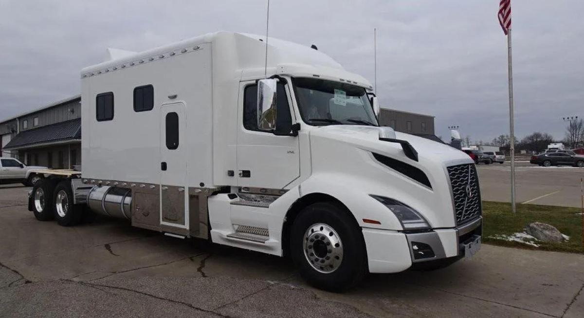 Used 2021 Volvo VNL64T300