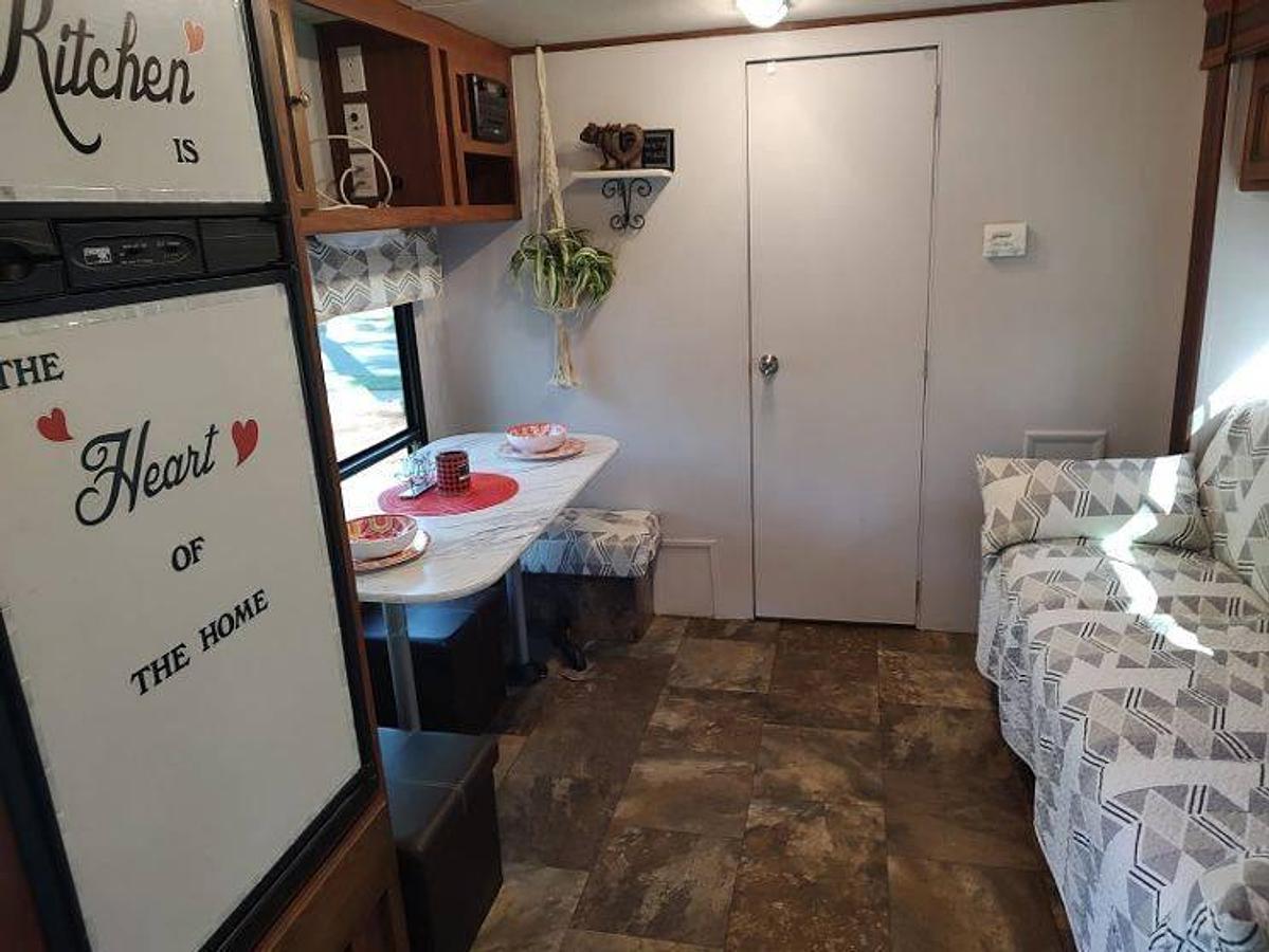 Used 2013 Jayco Jay Feather Ultra Lite 24T Travel Trailer