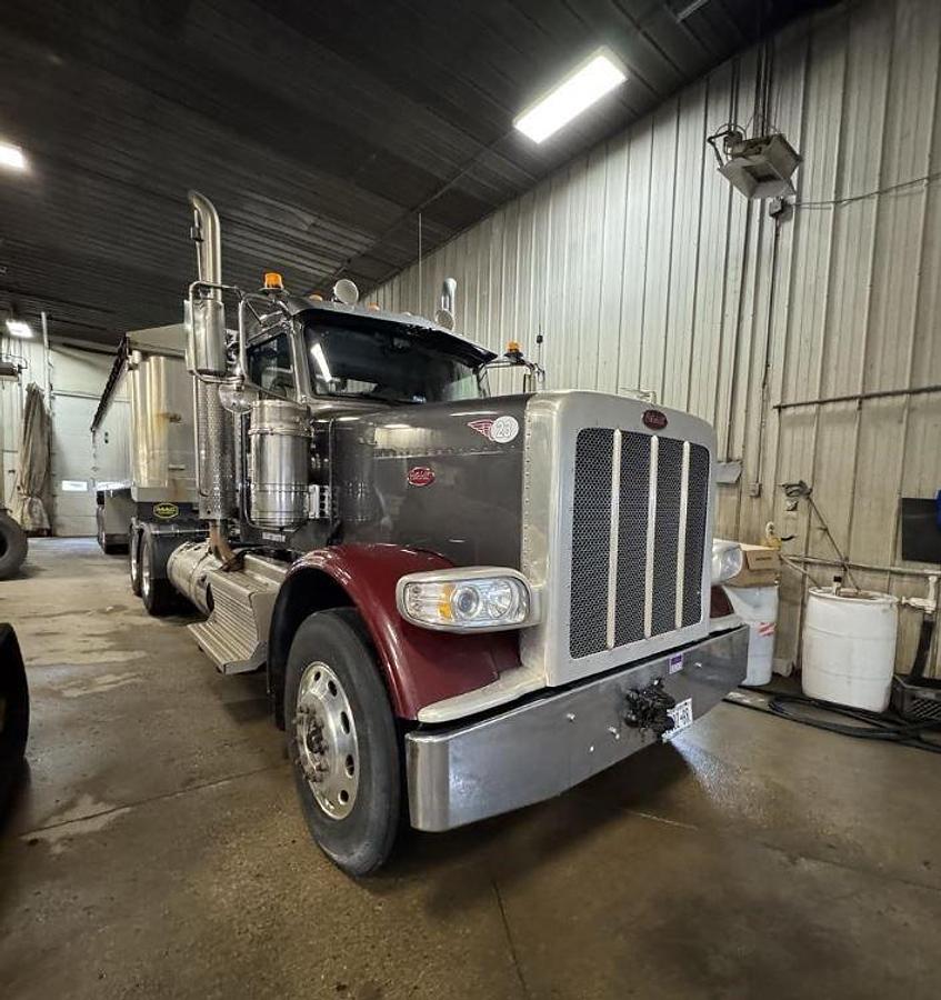 Used 2020 Peterbilt 389 Day Cab Semi Truck