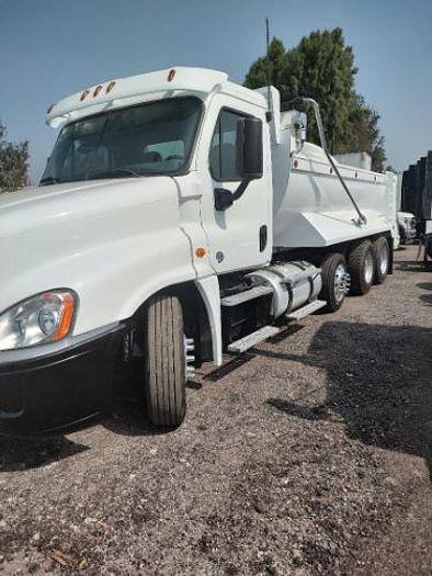 Used 2015 Freightliner Cascadia Super 10