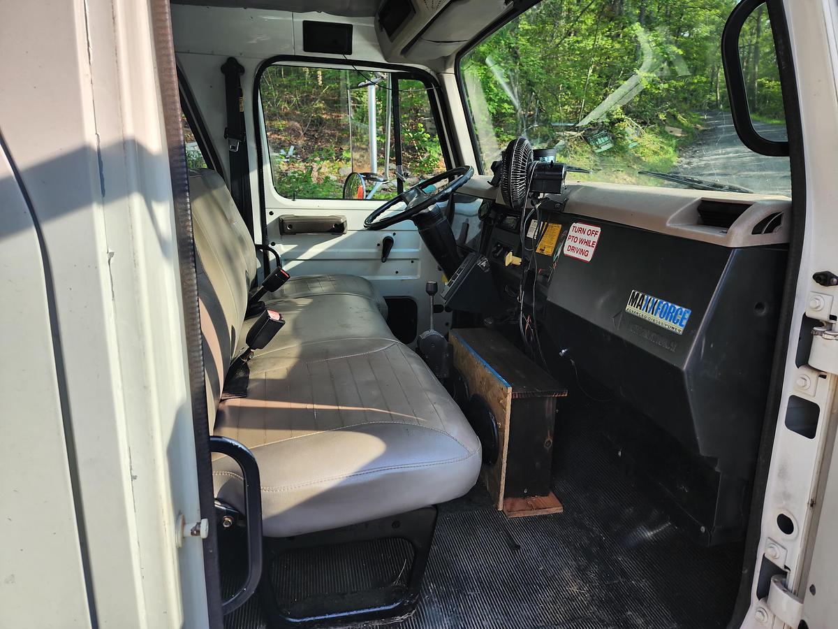 Used 2002 International 4700