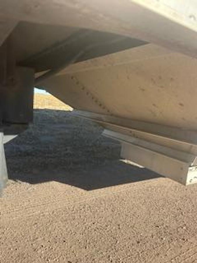 Used 2015 Wilson Hopper Grain Trailer