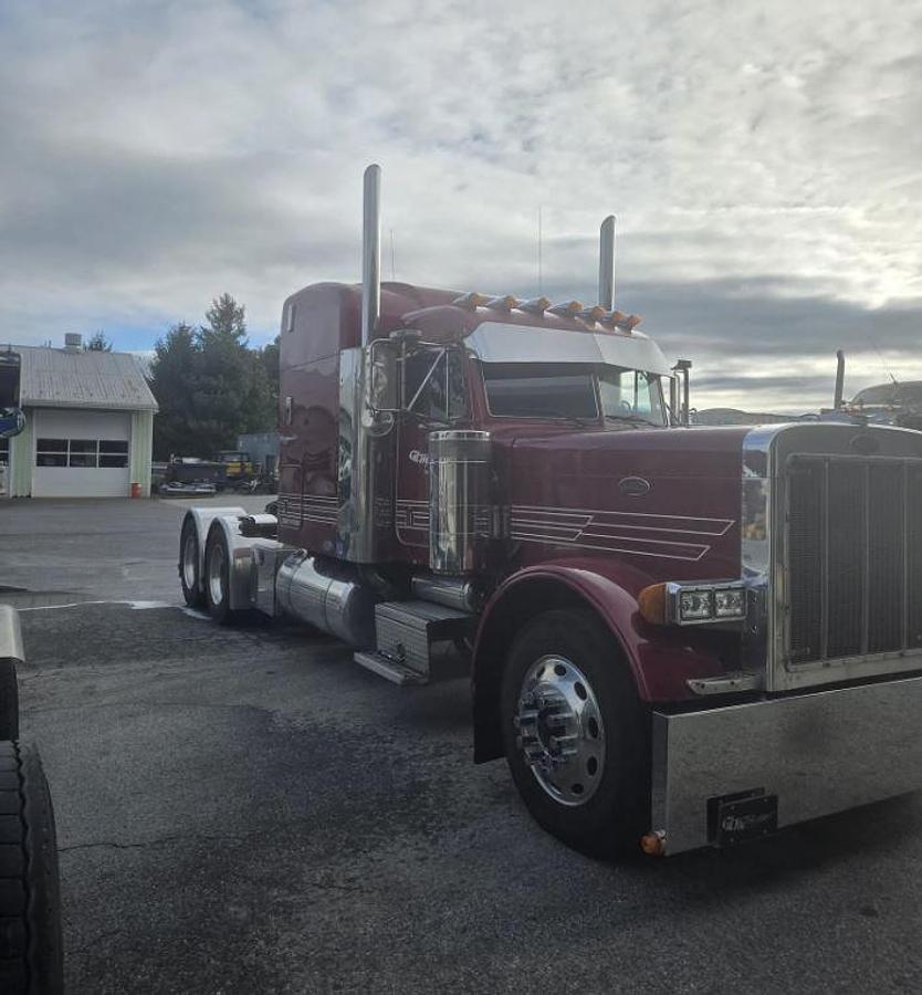 Used 2001 PETERBILT 379EXHD Conventional Sleeper Semi