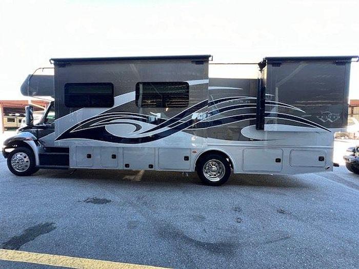 Used 2022 Nexus Super C Wraith 32W