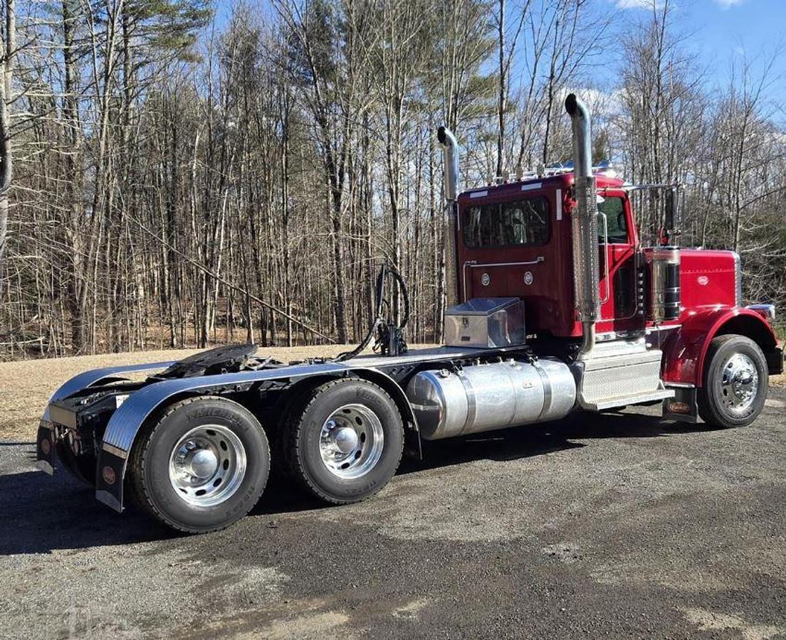 Used 2024 PETERBILT 389 Day Cab