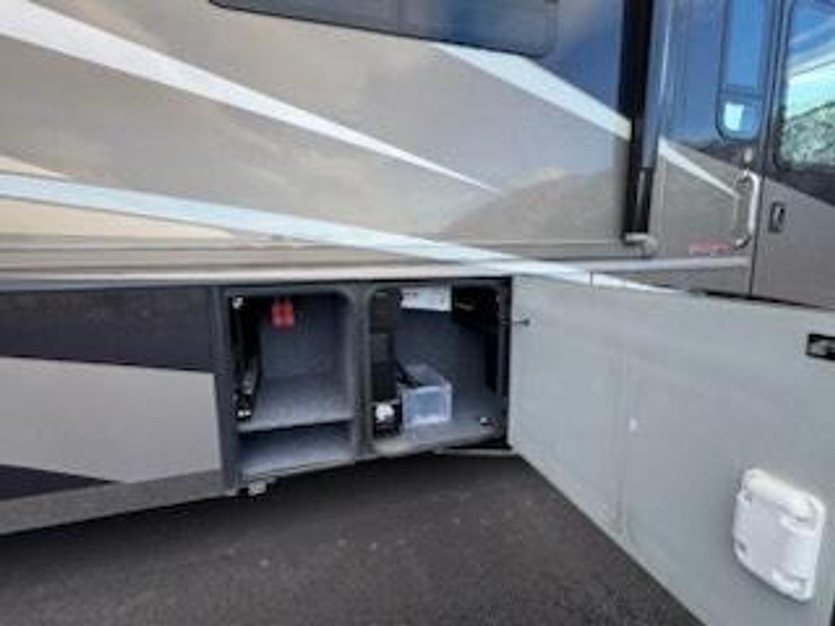 Used 2014 Winnebago Tour 42QD Class A Motorhome