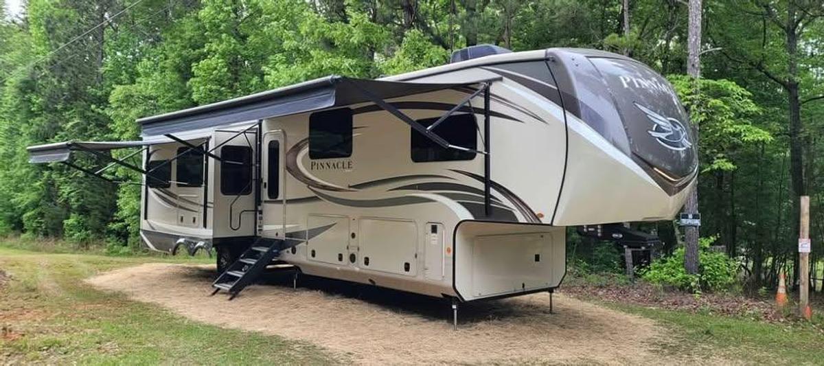 Used 2020 Jayco Pinnacle 37MDQS