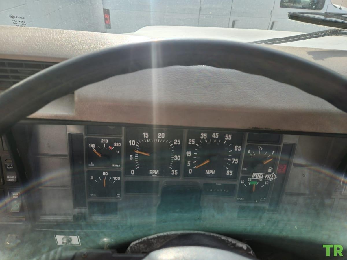 Used 2001 International 26 Ft Box Truck