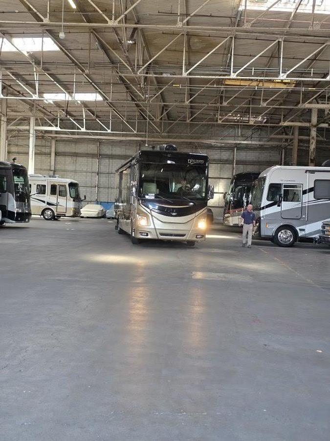 Used 2015 Fleetwood Discovery 40G Class A Motorhome
