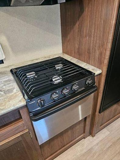 Used 2018 Coleman 215BH 23' Travel Trailer