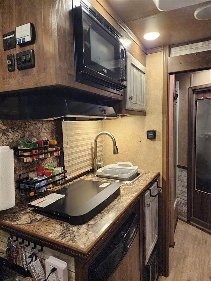Used 2019 Lakota 7209 2 Horse Trailer with Living Quarters