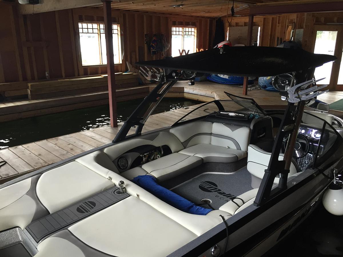 Used 2014 Malibu Wakesetter VLX 22 Ski/Wakeboard Boat