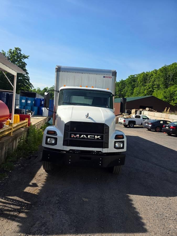 Used 2022 Mack MD Box Truck