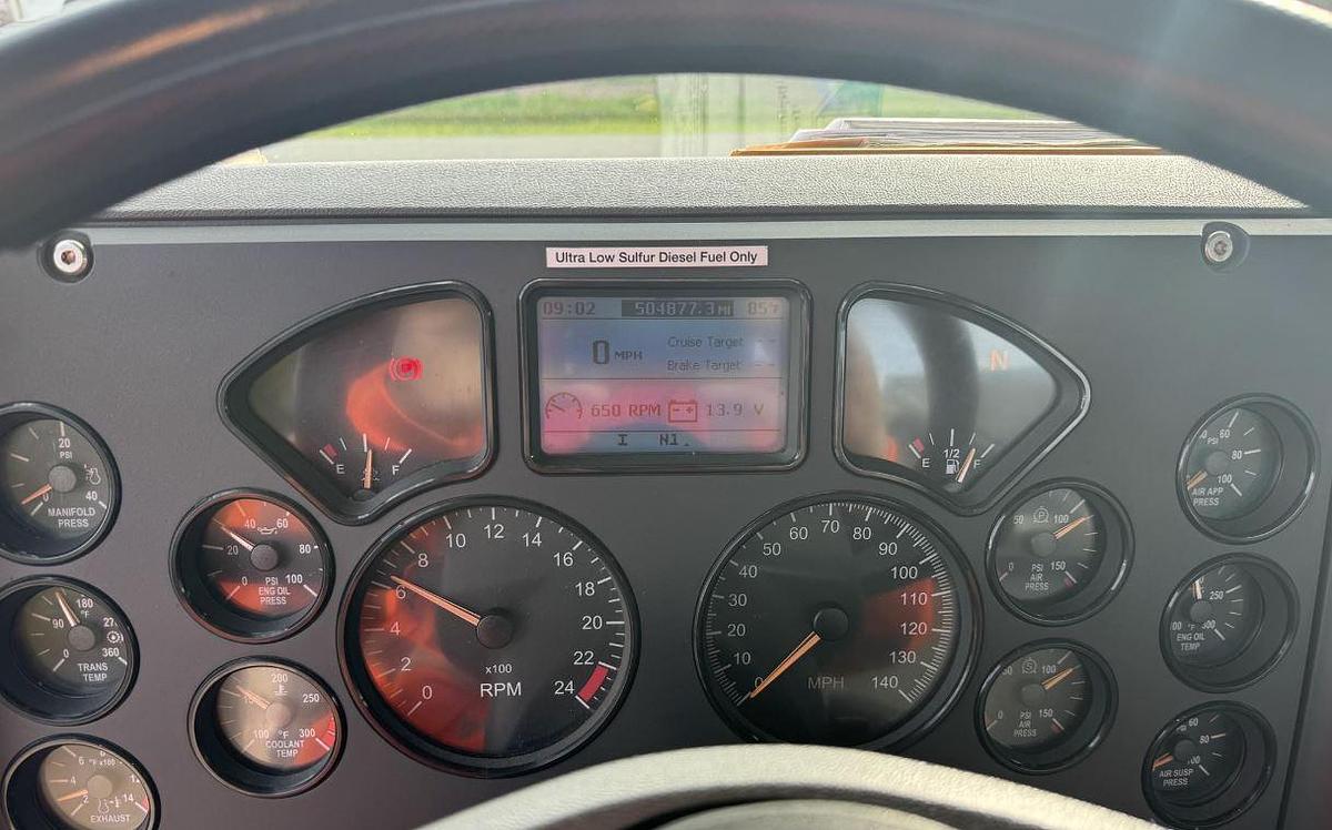 Used 2015 MACK PINNACLE CHU613 Day Cab