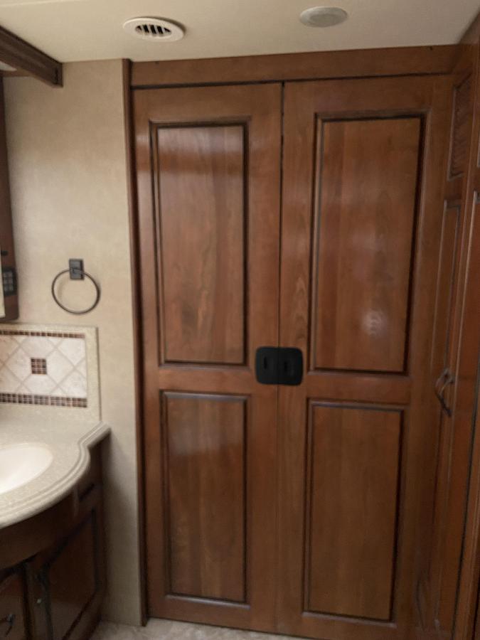 Used 2011 Monaco Camelot 43PKQ Class A Motorhome