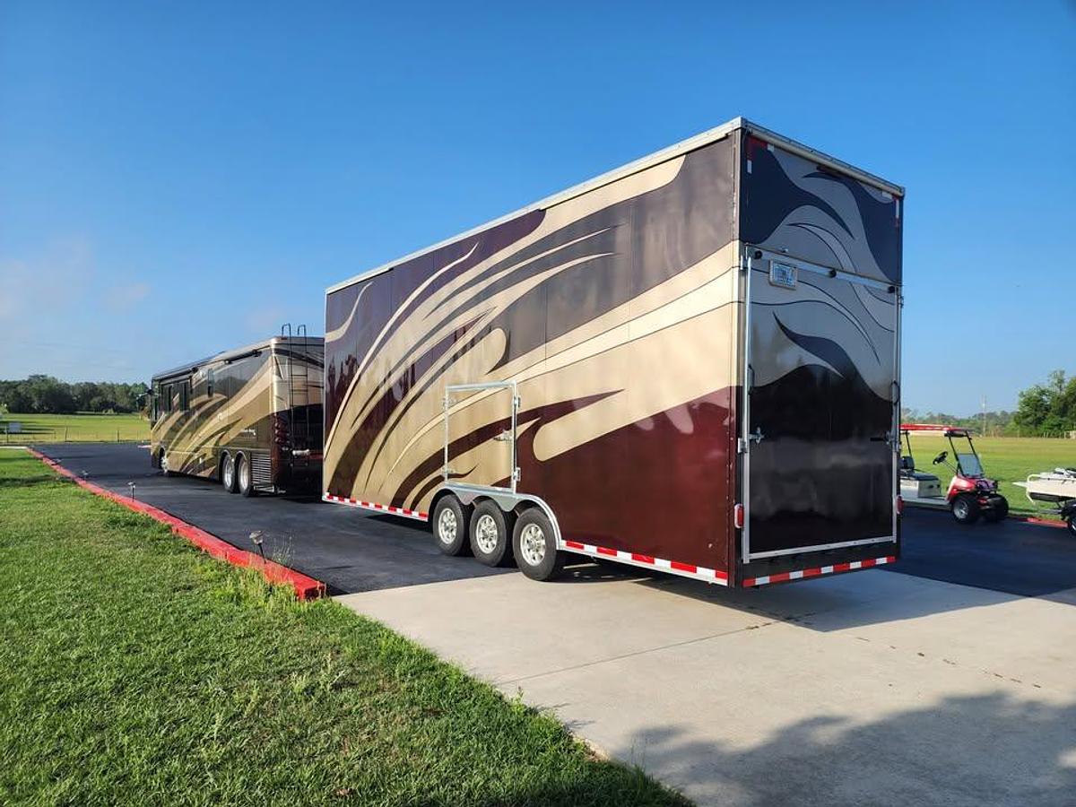 Used 2007 Newmar Dutch Star 4320 and Stacker Trailer