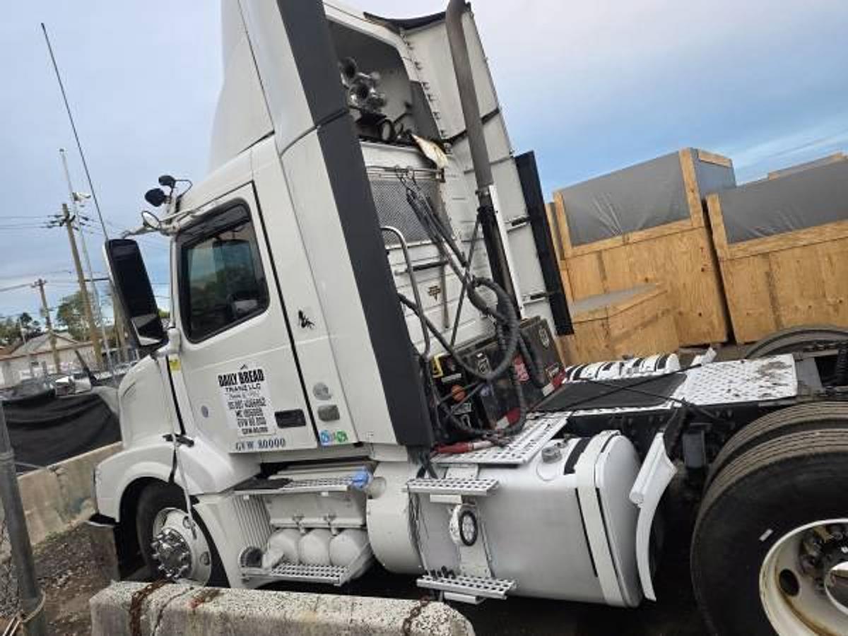 Used 2013 Volvo D13 DNL