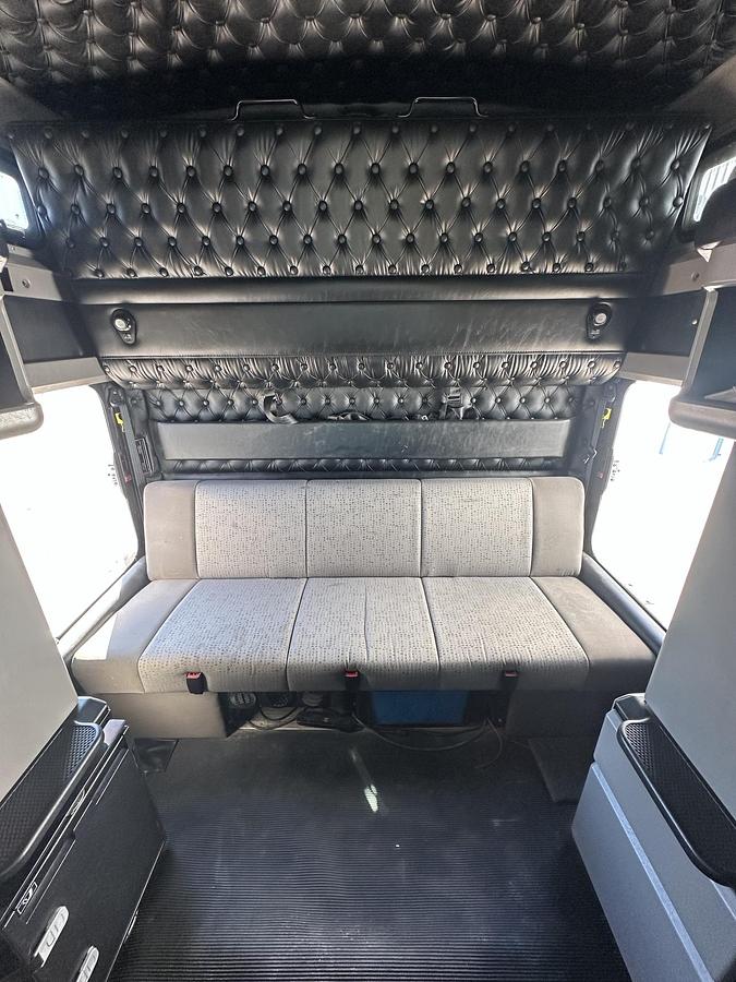 Used 2019 Kenworth W900
