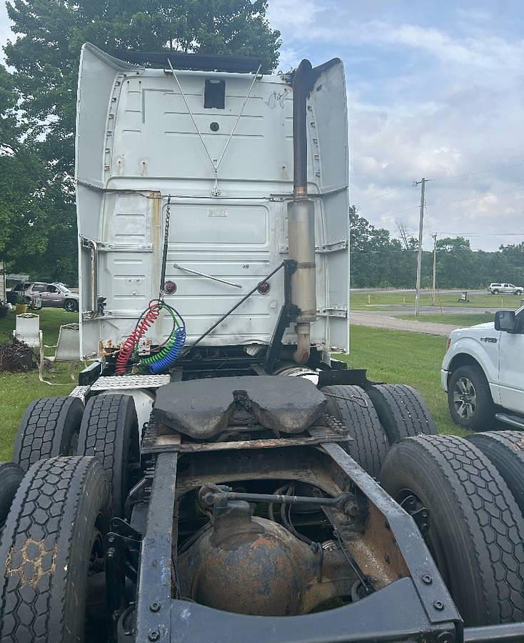 Used 2007 VOLVO VNL 670 Conventional Sleeper Semi