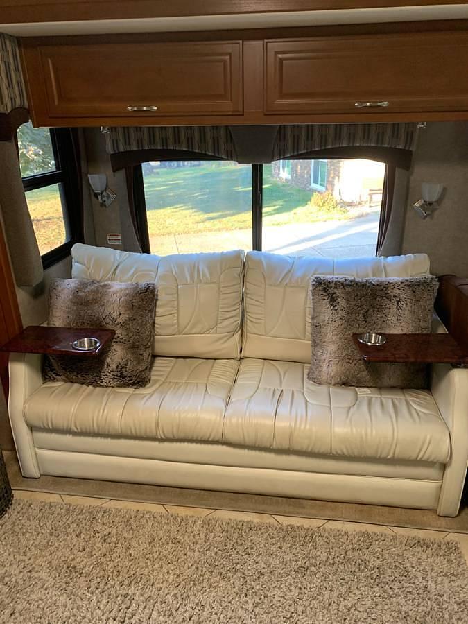 Used 2010 Fleetwood Discovery 40K