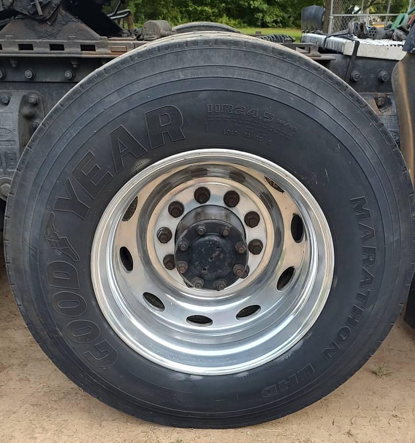 Used 2000 Peterbilt 379 Sleeper Semi Truck