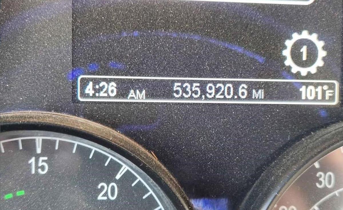 Used 2015 Peterbilt 579 Day Cab Semi Truck