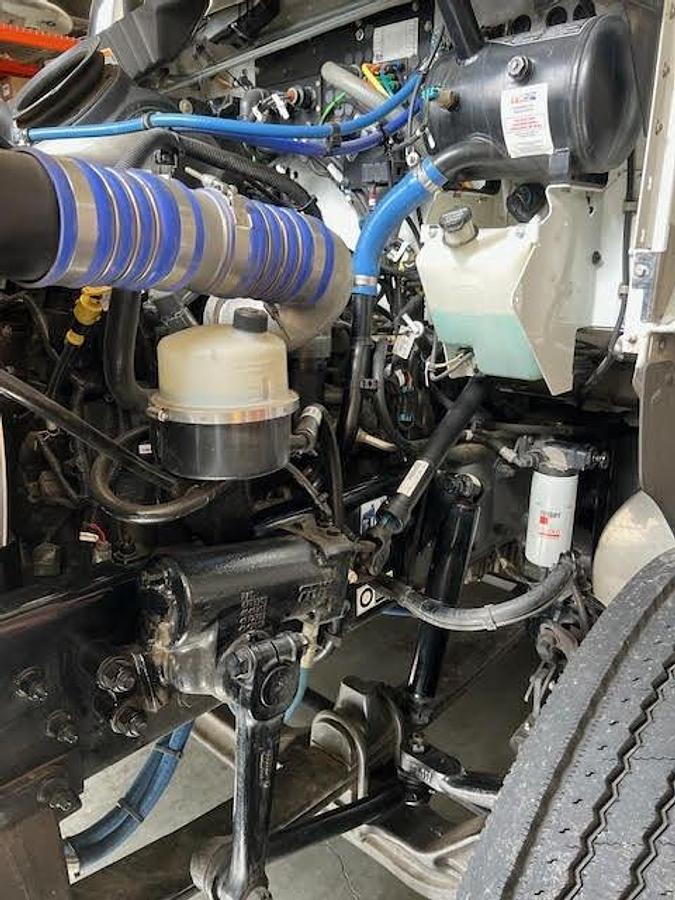 Used 2015 Kenworth T370 Truck with Box & Generator