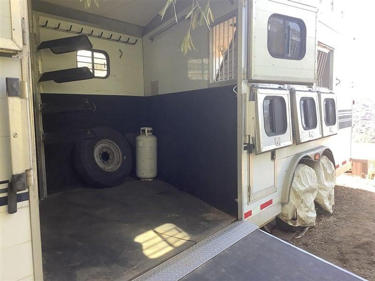 Used 1997 Jamco 3 Horse Trailer with Living Quarters