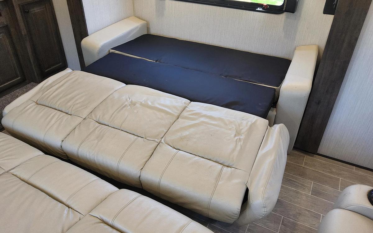 Used 2020 Heartland Bighorn Traveler 38FL Fifth Wheel