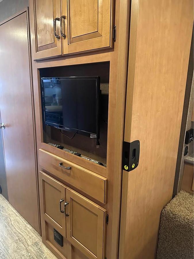 Used 2017 Thor Motor Coach Hurricane