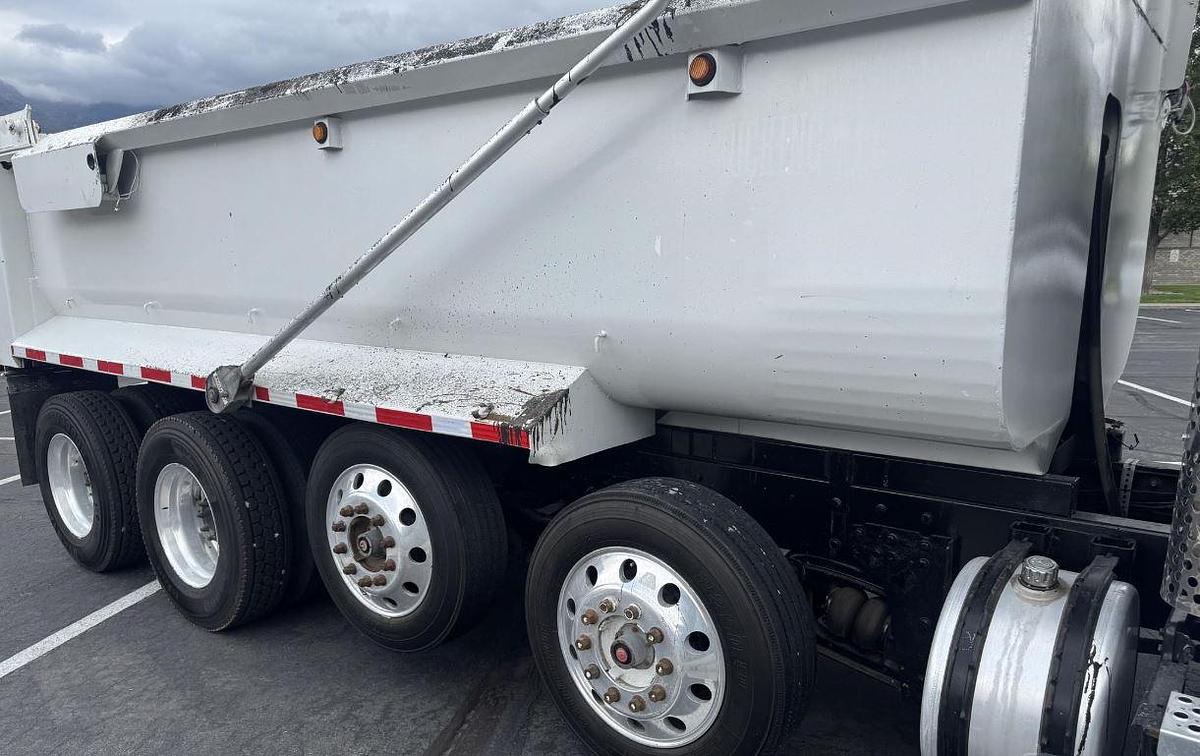 Used 2009 KENWORTH T800 Dump Truck