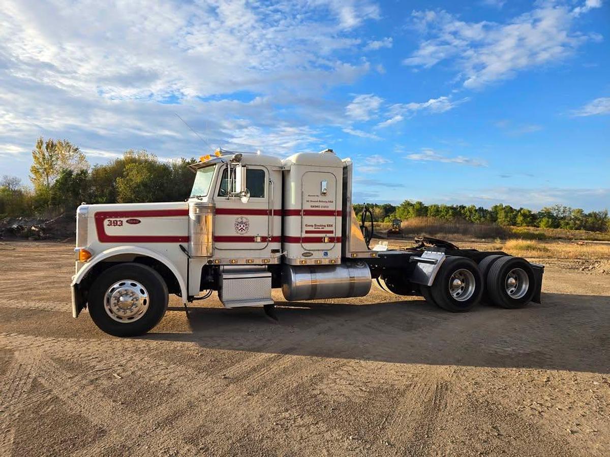 Used 2002 PETERBILT 379 Conventional Sleeper Semi