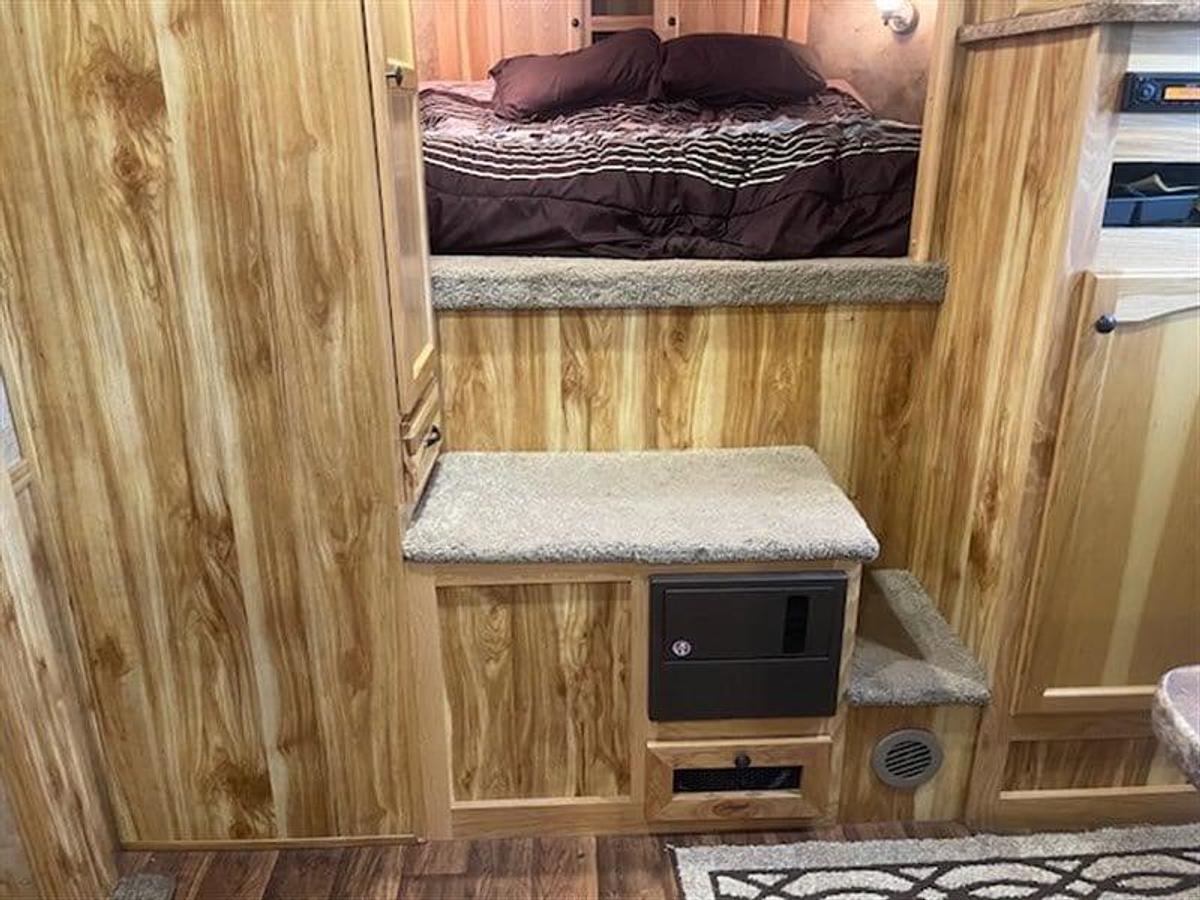 Used 2015 Lakota Charger 3 Horse Trailer with Living Quarters