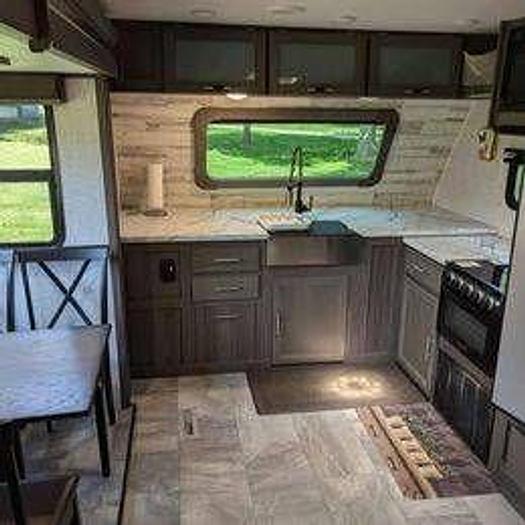 Used 2021 Dutchmen Kodiak Ultimate 2921FKDS