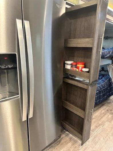 Used 2023 Jayco Seneca 37L.