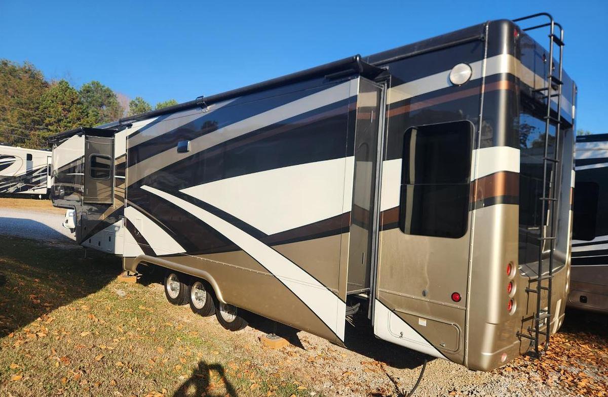 Used 2019 DRV MOBILE SUITES 44 HOUSTON Fifth Wheel