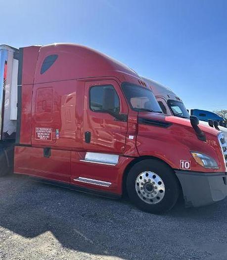 Used 2018 Freightliner CASCADIA 126