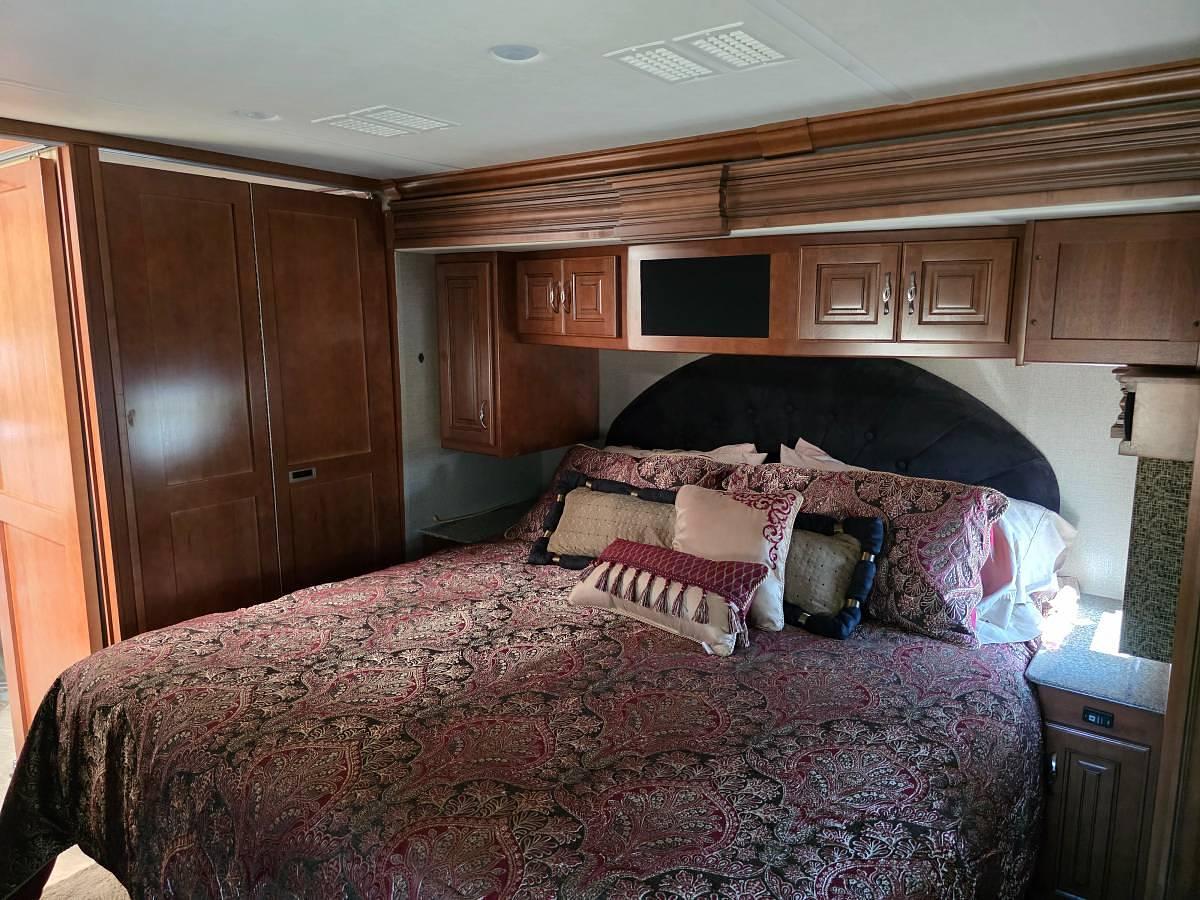 Used 2015 Fleetwood Discovery 40G Class A Motorhome