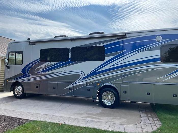 Used 2022 Holiday Rambler Vacationer 33C