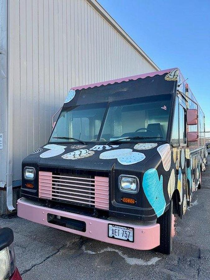 Used 2018 Ford P1000 Commercial Food Truck