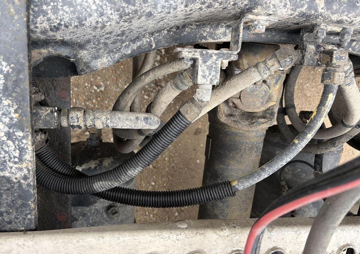 Used 2005 KENWORTH W900L Conventional Sleeper Semi Truck