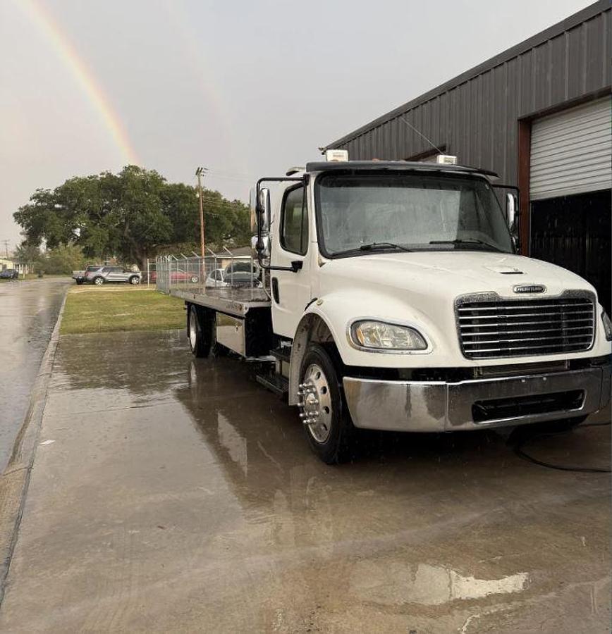 Used 2019 Freightliner Business Class M2 106