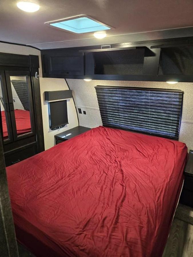 Used 2022 Highland Ridge Roamer 354MBH Fifth Wheel