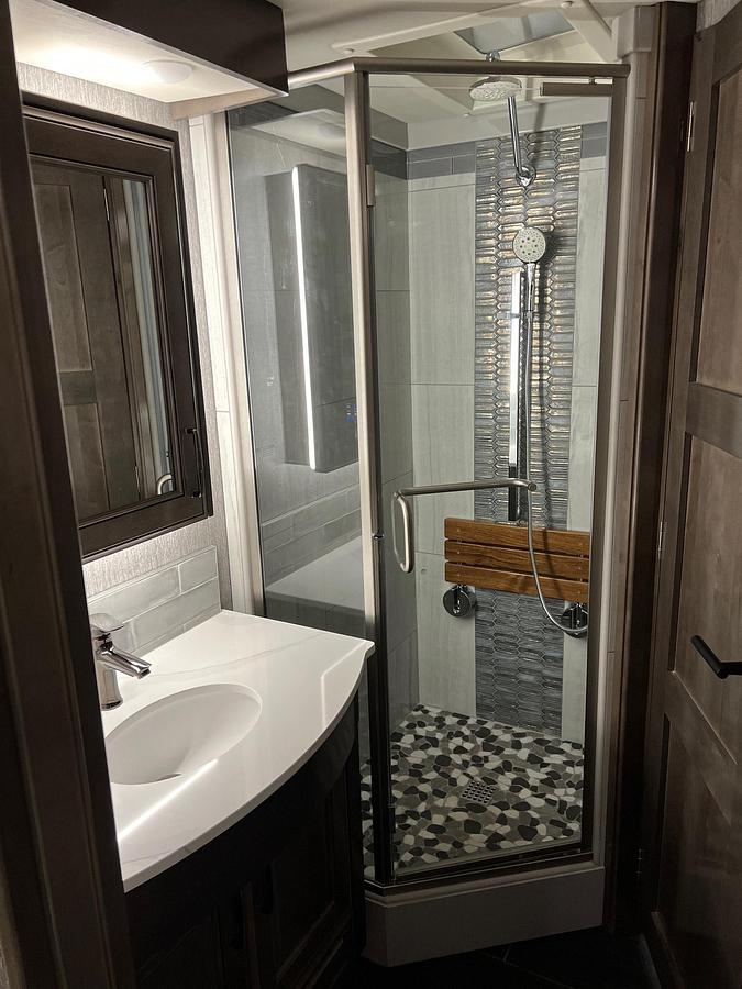 Used 2022 American Coach American Dream 39RK