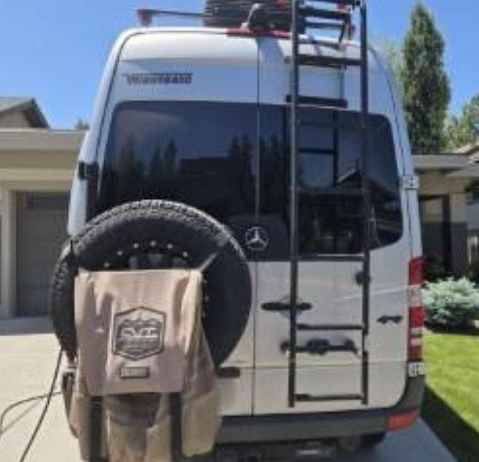 Used 2019 Winnebago Revel 44e