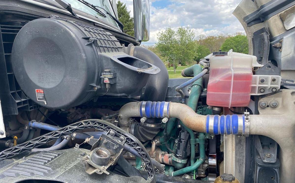 Used 2013 Volvo VNL64T670