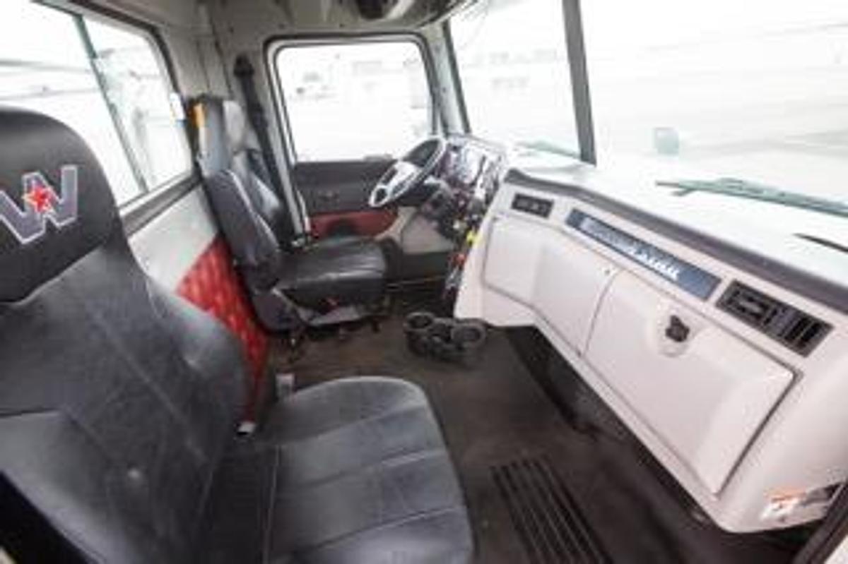 Used 2018 Western Star Sleeper Semi Truck